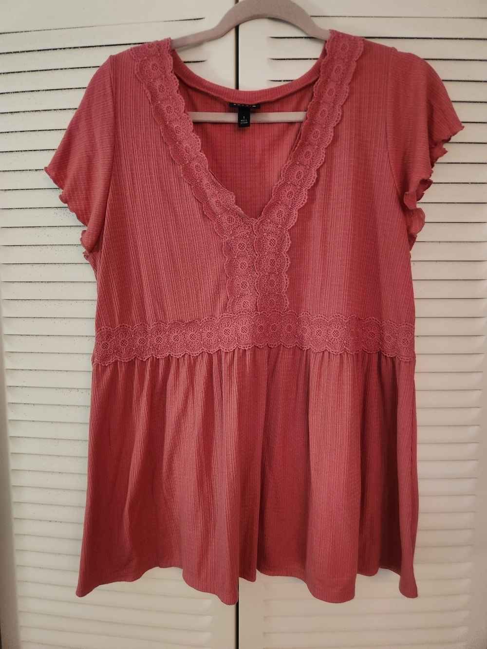 torrid Lace-Trim V-Neck Tunic in Dusty Rose